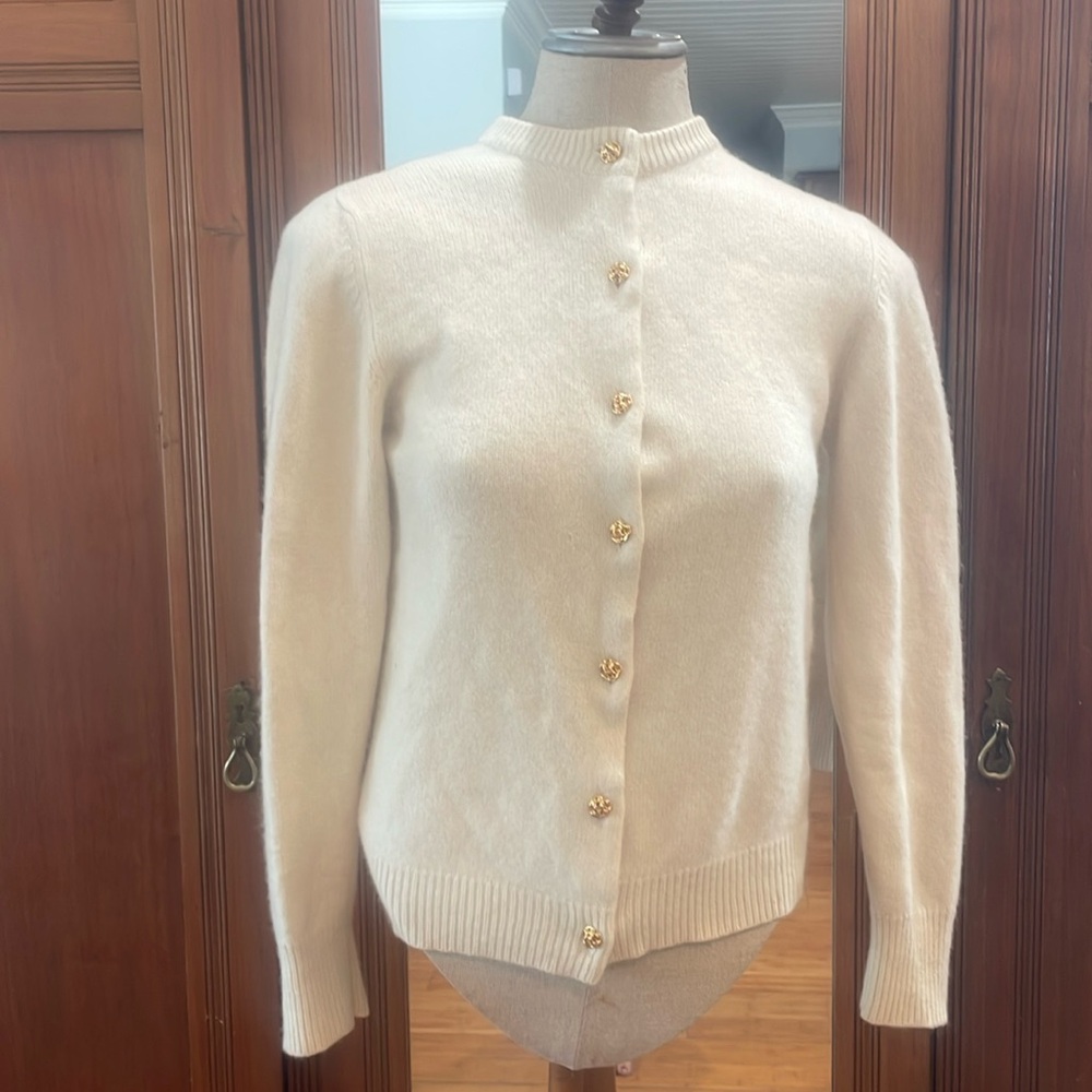 Neiman Marcus white 100% cashmere cardigan sweater gold buttons women’s S Small